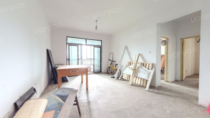 和泰家园300号二手房实景图