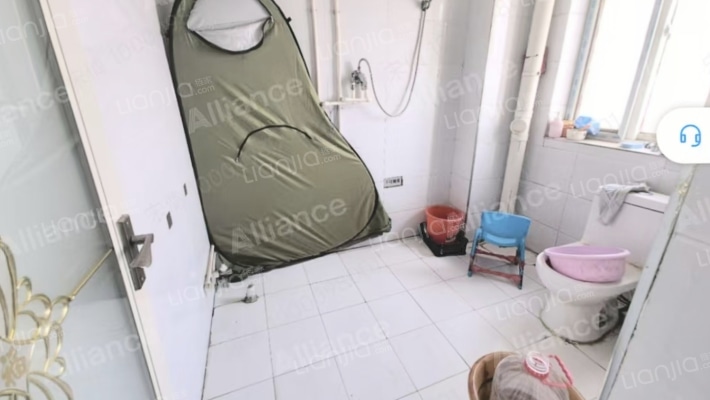 玫瑰假日 4室2厅 南 北-楼梯间