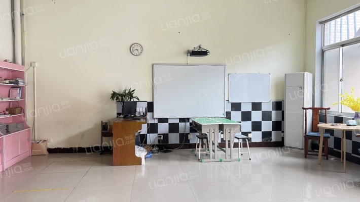 金鹰镭射影版有限公司宿舍二手房实景图