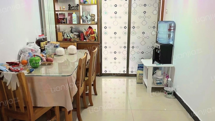 板楼天花板 中间楼层 采光好 视野好-餐厅