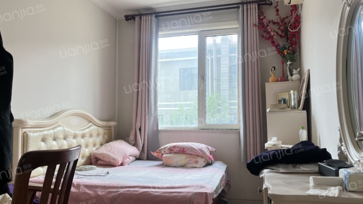 房本满五不唯一，通透3居室，交通便利，配套齐全。-卧室B