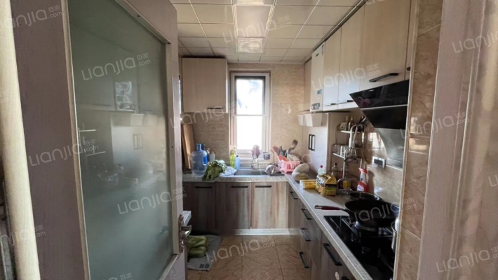 涿州距离北京交界的一个项目楼盘，买的就是位置-厨房