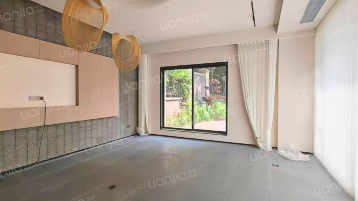 维拉小镇二手房实景图