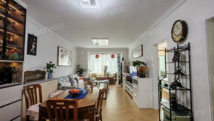 精装修三居室  位置好   好楼层 全天采光 价格合适-客厅