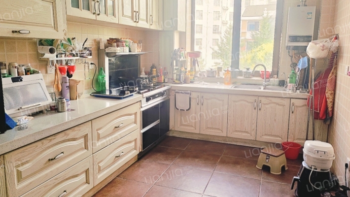 房子是满五年的本 随时能过户户型采光很好 集中供暖-厨房