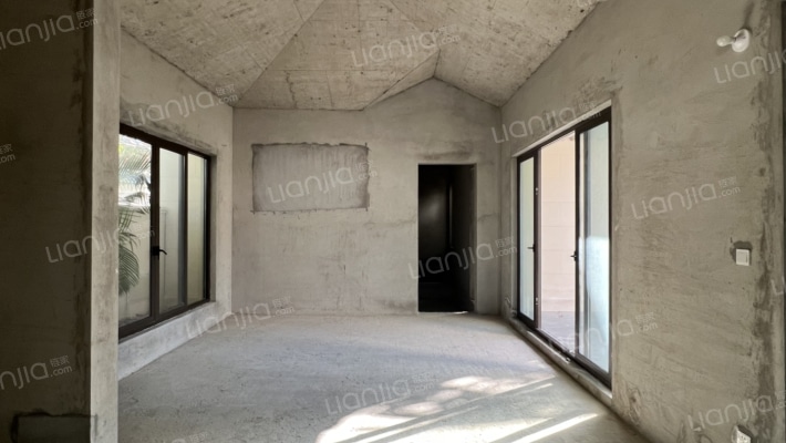 绿城蓝湾小镇·天岚居二手房实景图