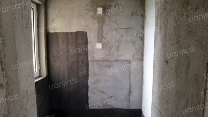 急售三得东区南北两居，好楼层，价格美丽-卫生间