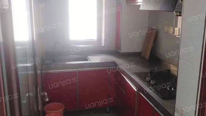 小区交通方便，配套齐全，集中供暖，-厨房