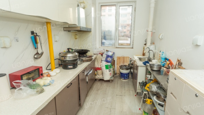 锦泰榕城3居室楼房简单装修出售-厨房