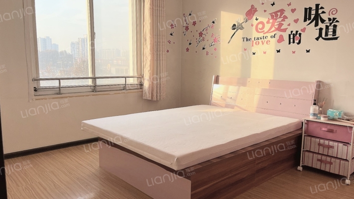 东兴南街        配套齐全-卧室A