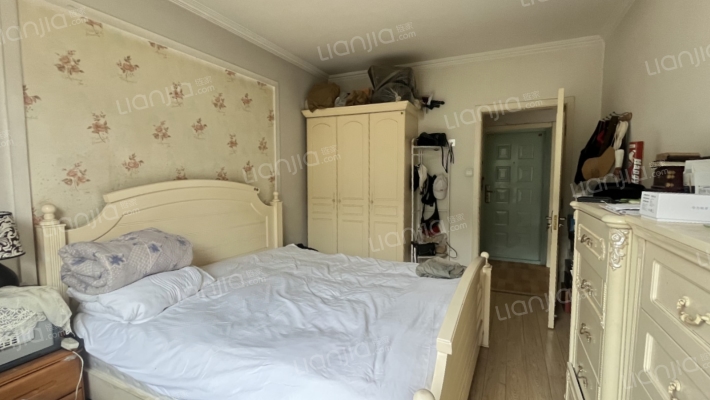 房本满五不唯一，通透3居室，交通便利，配套齐全。-卧室C