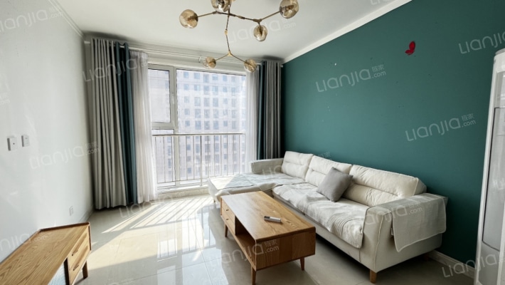 卓悦城 2室1厅 南-客厅