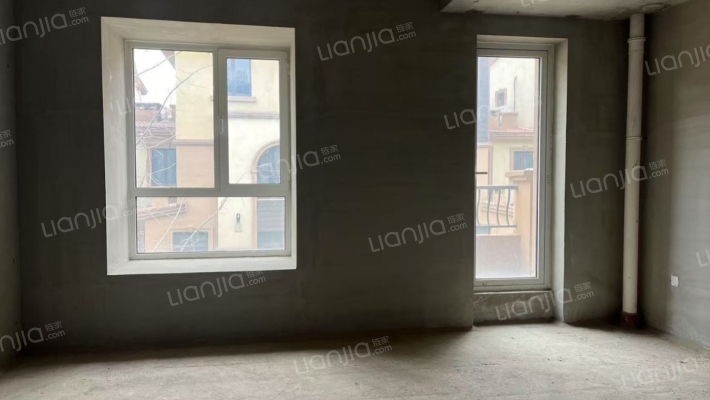 哈弗小镇联排别墅，低于开发商价格，房本满二诚意出售-卧室B