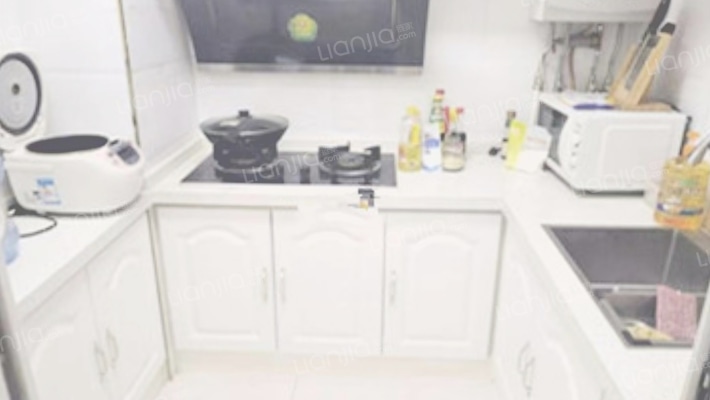 房本满二 全天采光 一点遮挡都没有，楼层高-厨房