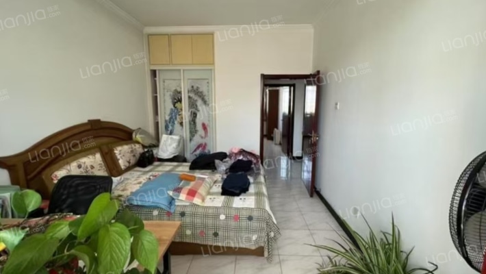 市医院家属院大三居，房本满五，看房方便-卧室A