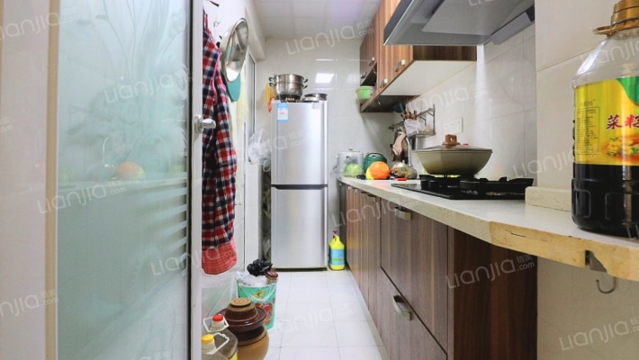 雪峰长虹东城时代精装两室 关门卖满两年 房子顺风顺水-厨房