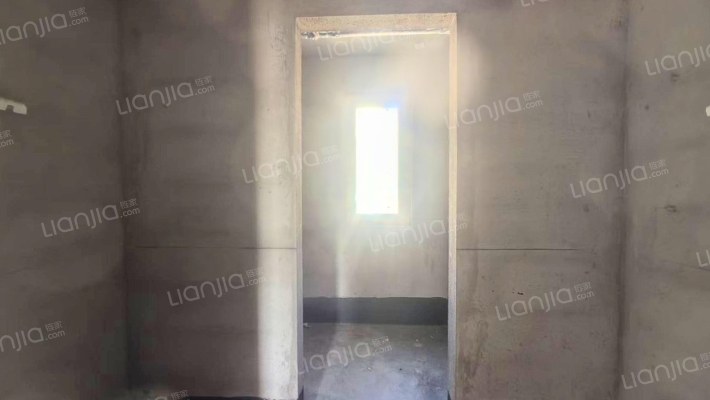 三利中和成B区南北通透大三居，采光好，门口838车站。-卫生间B