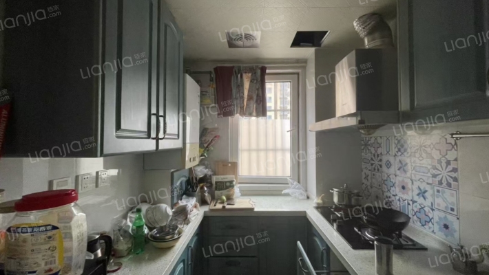小区位置好，安静，出行方便，购物方便-厨房