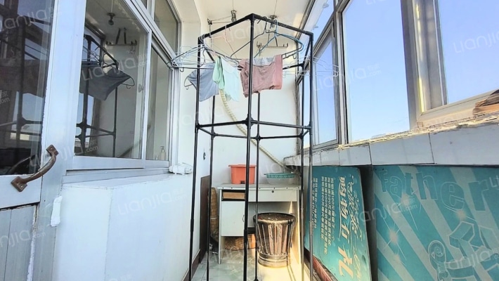 地理位置出门就是鼓楼大街，送小房-阳台