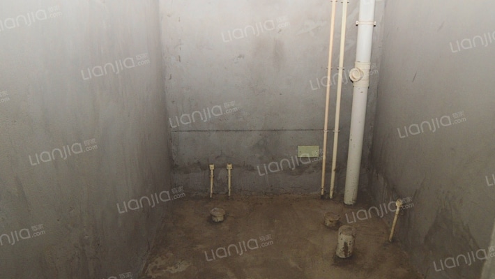 精品5居 西京都爱丁堡 类独栋别墅 3面是院子-卫生间A