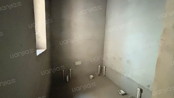 联排别墅，诚意出售，房本在手，随时过户.-卫生间A