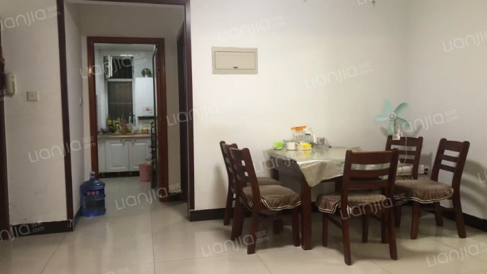 此房南北通透，明厨明卫，房本满五唯一，税费少。-餐厅