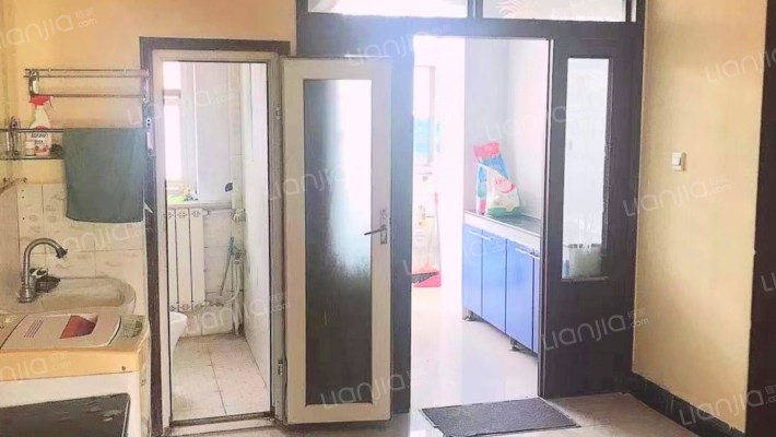 全民户型，集中供暖 得房率高 采光视野没问题-卫生间