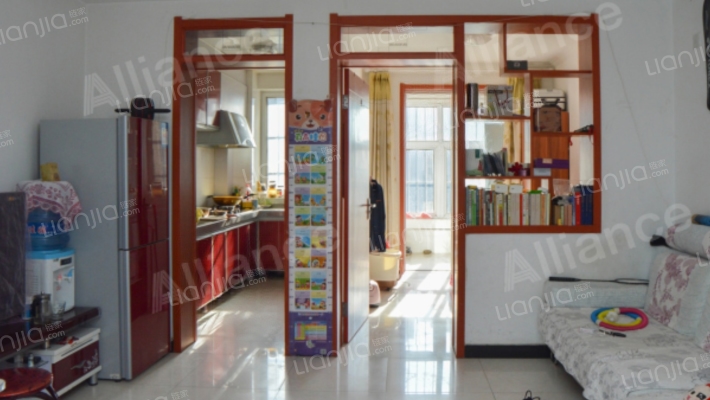 火车站 南北通透小两居 简单装修 业主急售-客厅