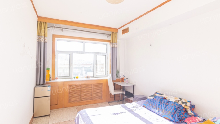 现在是公寓  玉龙乐园  出房率低  均价4900每平米-卧室E