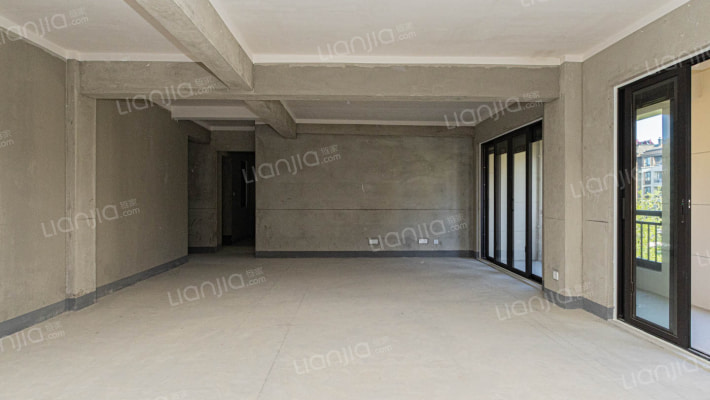 融创银城滴翠园南区二手房实景图