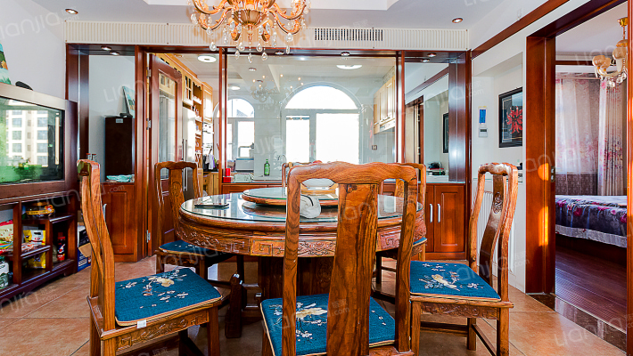 富和国际C区小高层 房子格局好 室内装修好采光好-餐厅