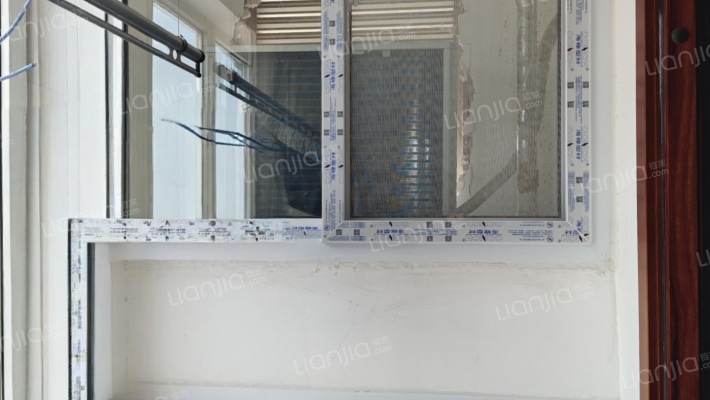 新上好房，交通便利。通勤方便。-阳台