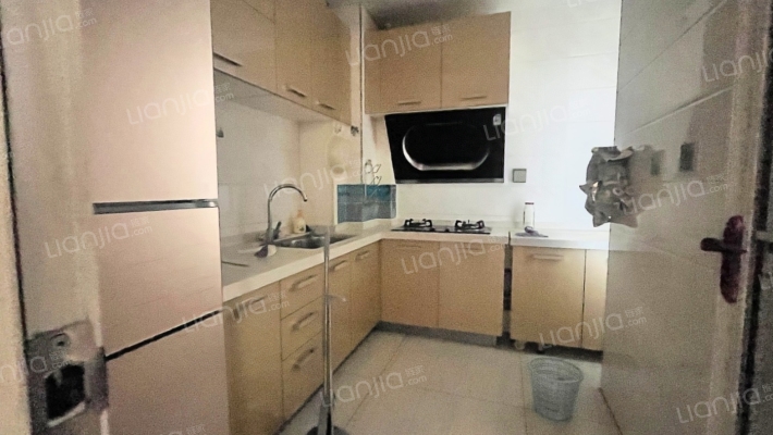 范阳路沿线 中装朝南两居室 出行方便 次新电梯房-厨房