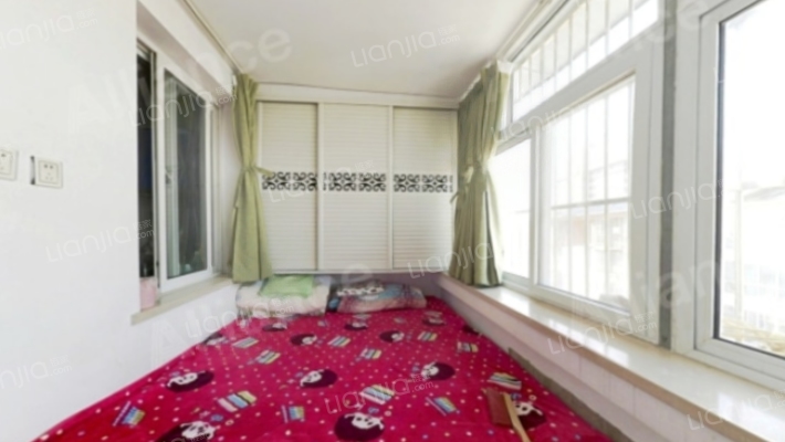 此房满五不唯一，配套设施齐全，交通便利，采光充足.-卧室B