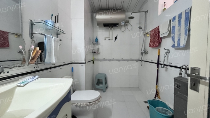 房子集中供暖 复试一跃二适宜各年龄段人群采光户型好-卫生间B