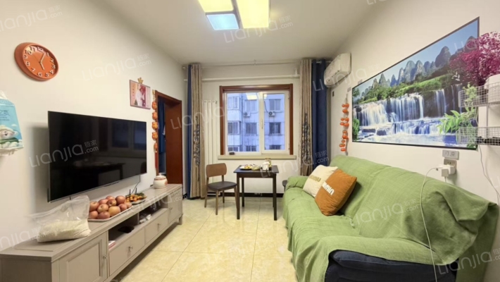 物探局小区  集中供暖  交通方便-客厅