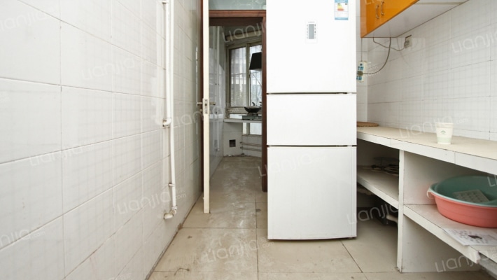 精装修，此房有证 房子优质，楼层低采光好-厨房