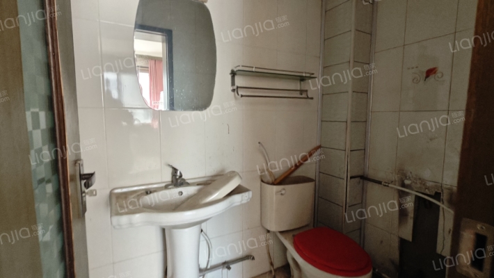 鼓楼大街步行街  西丁三义 南北通透大三居-卫生间B