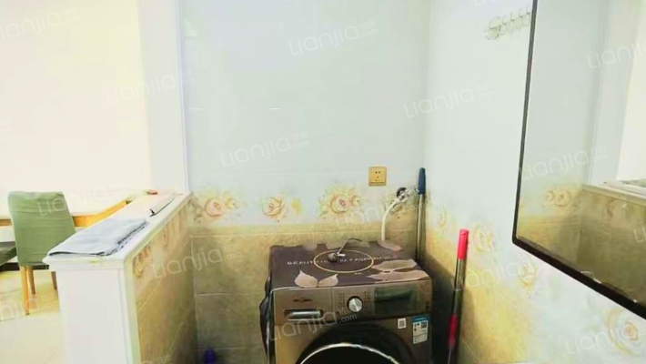 北京界三利中和城一期，环境好门口838车站，交通便利-卫生间