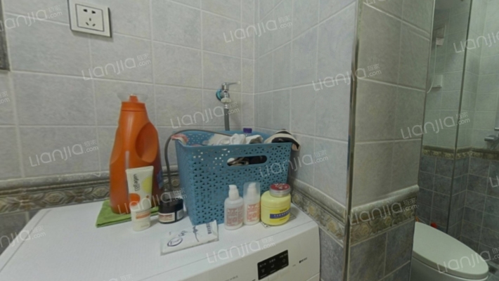 此房满五不唯一，配套设施齐全，交通便利，采光充足.-卫生间