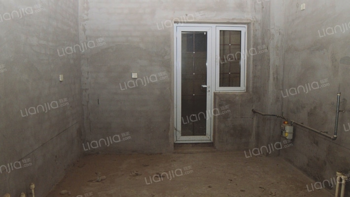 颐和公馆 双拼别墅 南入户 上下三层 带3个露台 本满二-厨房