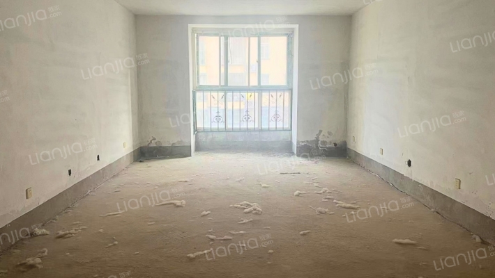 德信公园旁 毛坯房双卫三居 中间楼层 生活设施齐全-客厅