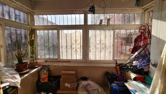 此房满五唯一，视野宽阔，采光充足，配套齐全-阳台