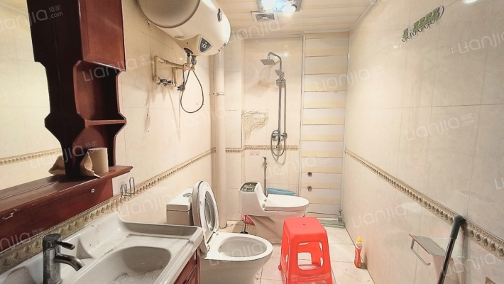 水岸花城，南北通透，户型方正，集中供暖。-卫生间A