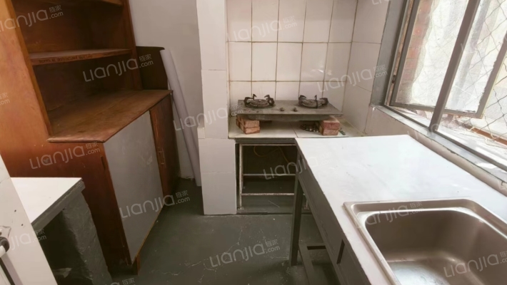 一层带小院 南向正规一居 公摊小，集中供暖。-厨房