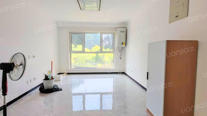 精装未住三居室 南北通透  采光好  全天无遮挡-客厅