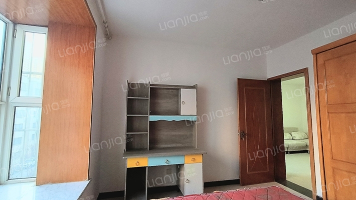 水岸花城，南北通透，户型方正，集中供暖。-卧室C