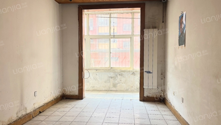 市医院北侧市直小区一层 两居 带小房-客厅