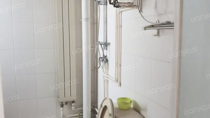 物探局家属院 环境好 物业管理好 中间楼层两居出售-卫生间