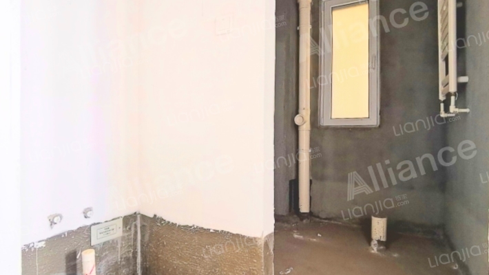 洋房南北通透三居室，中间楼层，诚心出售，价格可议-卫生间A